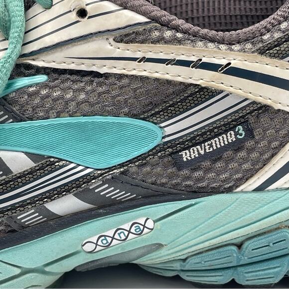 Brooks Ravena 3, Running Shoes. Size 8.5. In excellent condition! - Picture 3 of 9